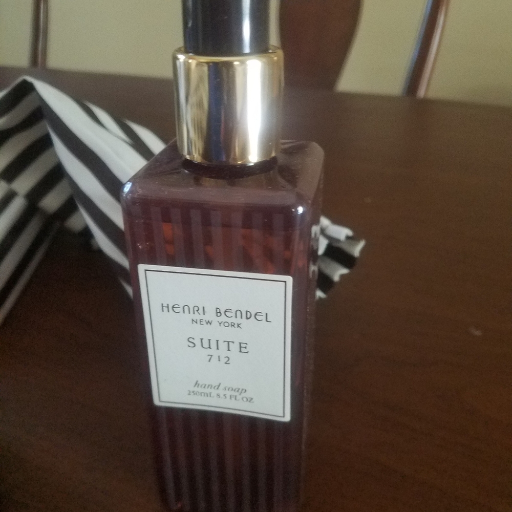 Henri Bendel Suite 712 Gift Wrapped